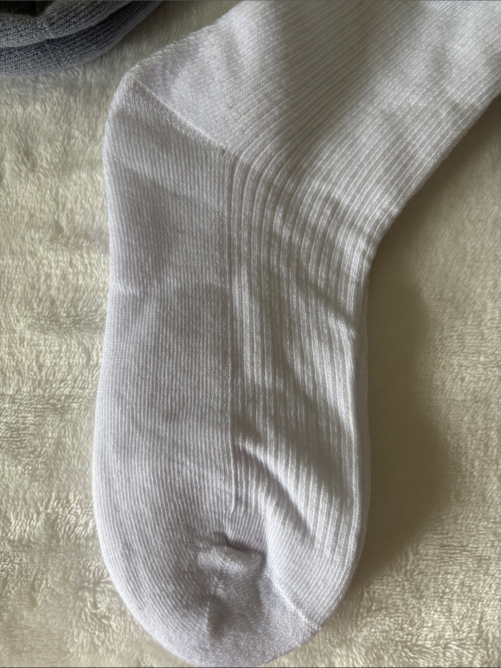 Alo Socks - Picture 11 of 11